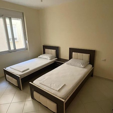 Lovely 3-Bedroom Apartment Rei Саранда Екстер'єр фото
