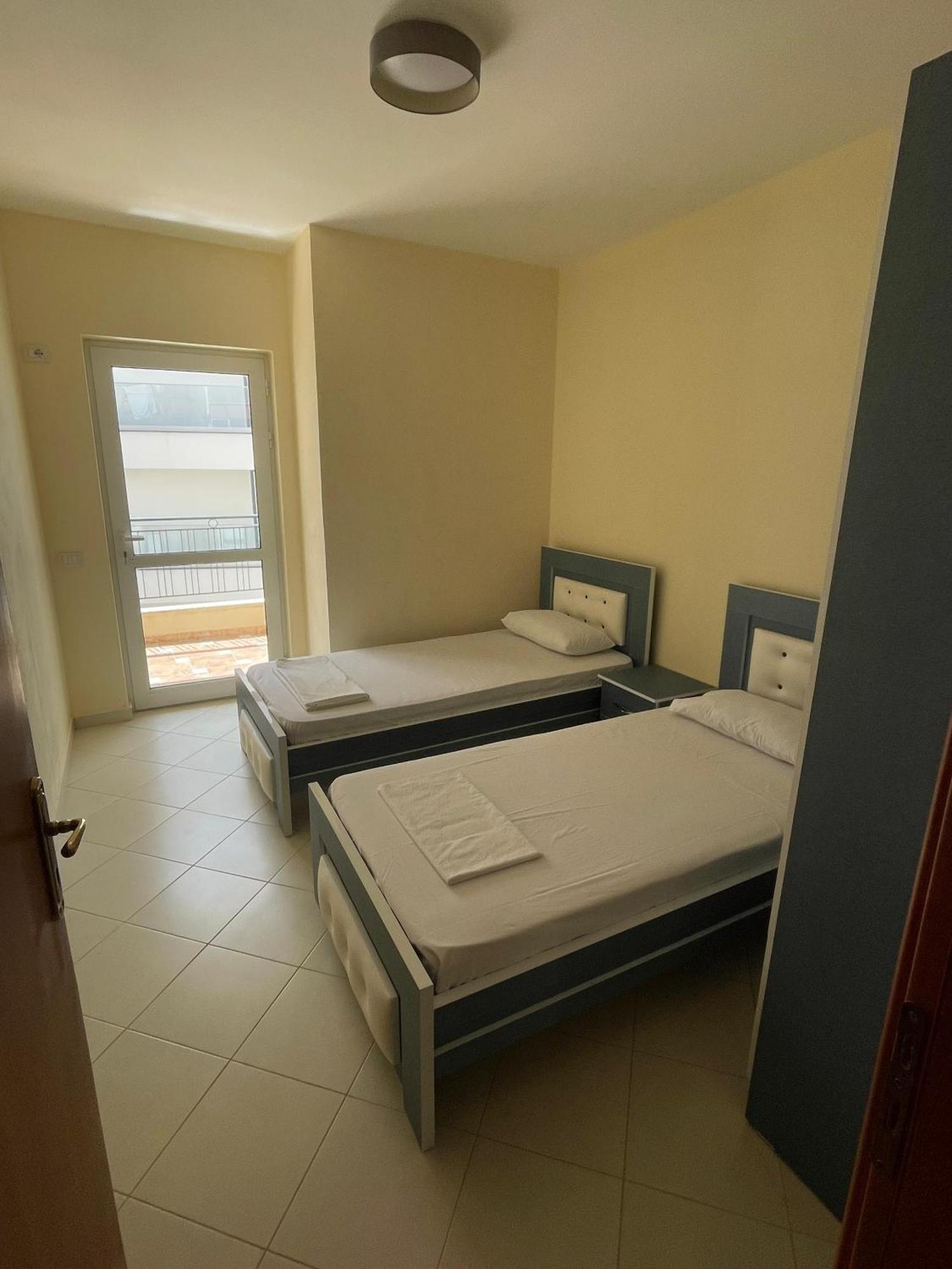 Lovely 3-Bedroom Apartment Rei Саранда Екстер'єр фото