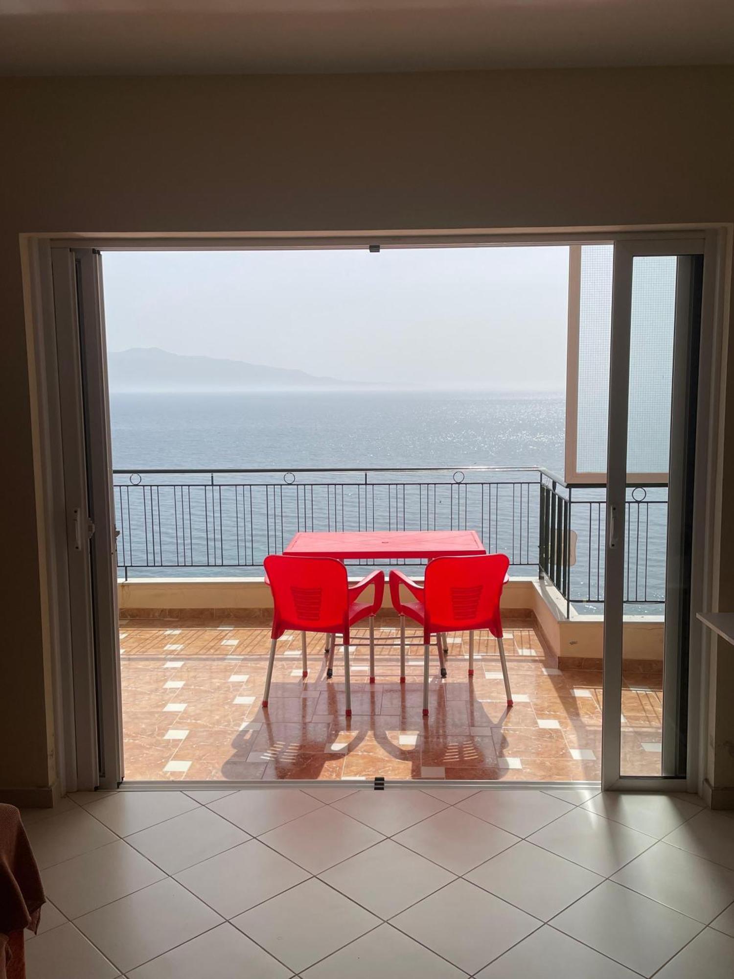 Lovely 3-Bedroom Apartment Rei Саранда Екстер'єр фото
