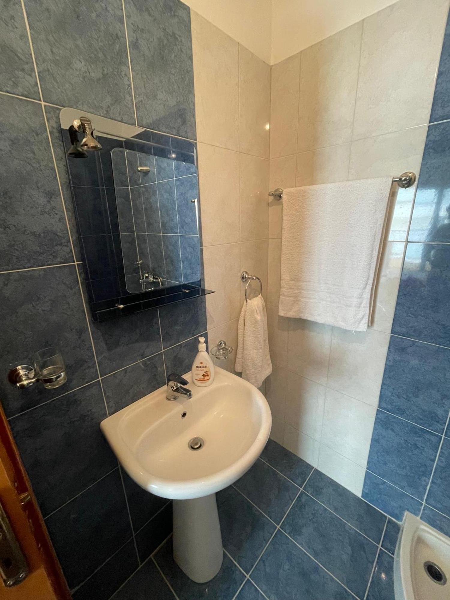 Lovely 3-Bedroom Apartment Rei Саранда Екстер'єр фото